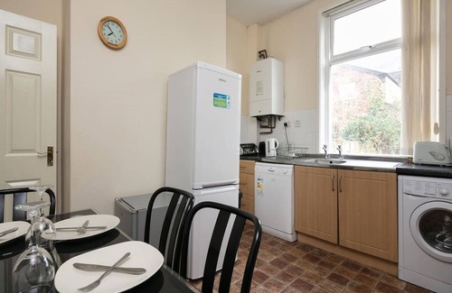 Chorlton-cum-Hardy House | Short Term Shared R&R In Chorlton