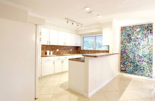 East Fort Lauderdale House | SHORT WALK TO BEACH AND RESTAURANTS HEATED POOL
