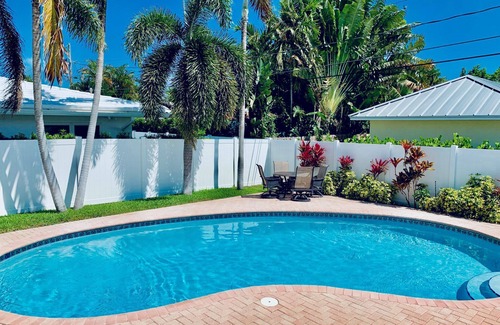 East Fort Lauderdale House | SHORT WALK TO BEACH AND RESTAURANTS HEATED POOL