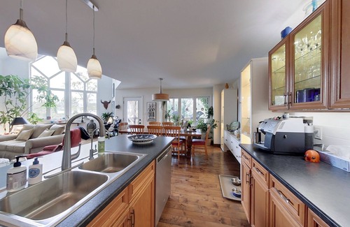 The Blue Mountains Ski Chalet | Short walk from the Village at Blue Mountain - fantastic views of the mountains!