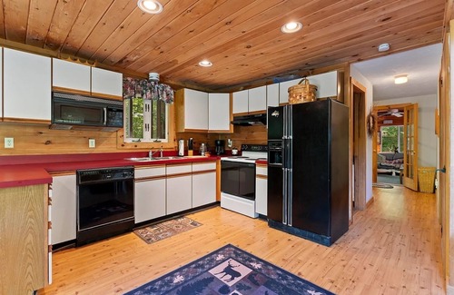 Standish Cottage | SHORT WALK TO A LARGE SANDY BEACH