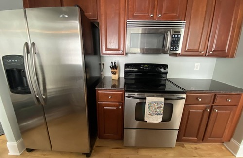 Northside Apartment | Short walk to bars, restaurants, shopping and UNC campus!