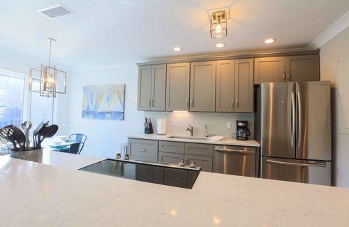 Kiawah Island Villa | Short Walk to Beach. Sun Soaked, Newly Renovated, Bright & Modern Villa with Lagoon Views.