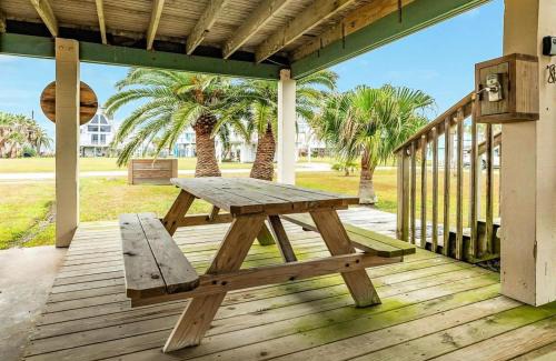 Jamaica Beach House | Short WALK to Beach Coffee Shop Restaurants