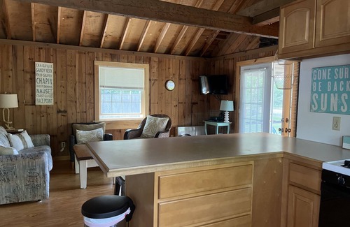 Dennis Port Cottage | Short Walk to beach, Wee Packet, Sundae School Ice Cream, secluded, large yard