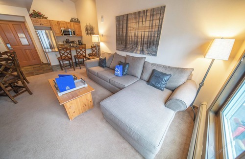 River Run Condo | Short walk to Gondola, dining, Gas Fireplace