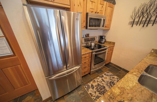 River Run Condo | Short walk to Gondola, dining, Gas Fireplace