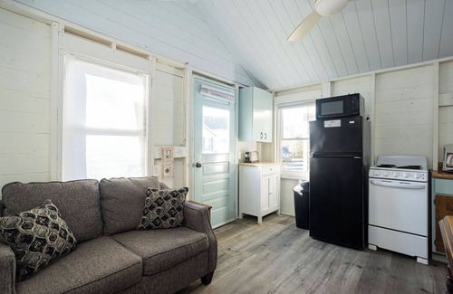York Beach Cottage | Short walk to Short Sands & Long Sands Beaches! Affordable vacation in York! #6