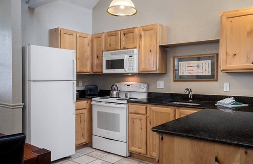 North Park City Resort | Short walk to ski slopes-Park City! Condo sleeps 6, with tons of amenities!