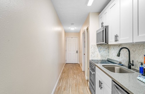 El Centro Beach Condo | Short Walk to the Shore, 2-Story Beach Condo, Community Swimming Pool, Beach Vibes at Lullwater 437