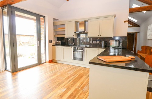 Norwich Cottage | SHORTHORN BARN, pet friendly, character holiday cottage in Taverham
