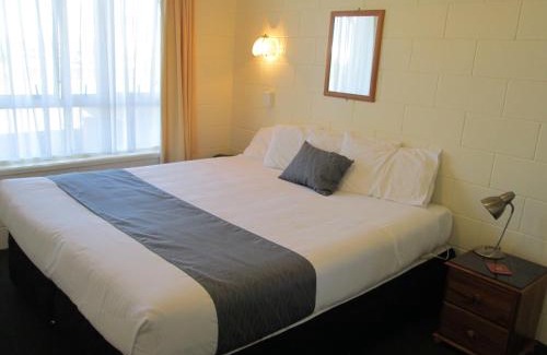Thames Hotel | Shortland Court Motel