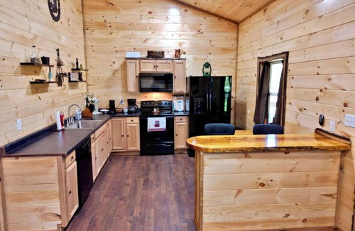 Heidelberg House | Shorty’s View| Hot Tub| Ride-In/Off-Road access