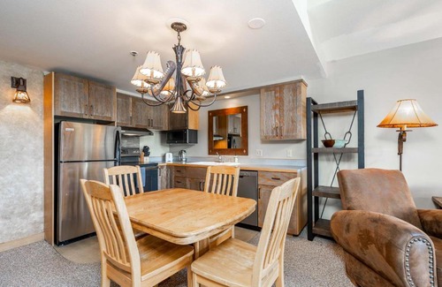 Big Sky Apartment | Shoshone 1986