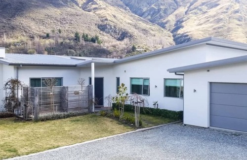Arthur's Point House | Shotover River 2 Bedrooms Luxury