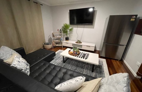 Brisbane House | Show Ground Holiday House in Lawton
