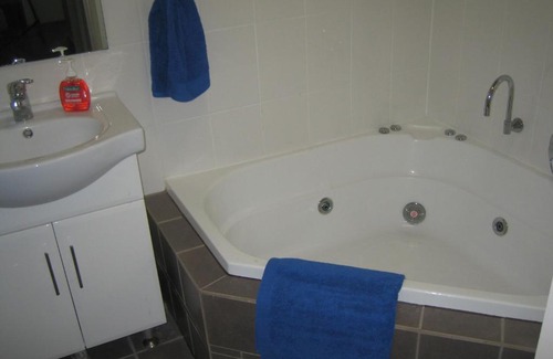 Naracoorte Bed & Breakfast | Showgrounds Cottage Naracoorte