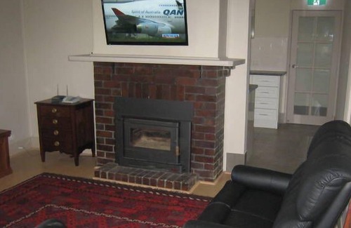 Naracoorte House | Showgrounds Farmhouse B & B Naracoorte