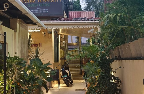 Gauravaddo Apartment | shradha luxury room