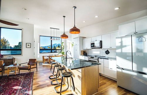 Red Lodge House | Shred Lodge - Luxurious modern home on the golf course with 180 degree viewsn