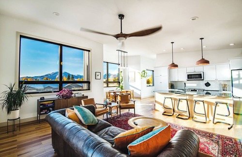 Red Lodge House | Shred Lodge - Luxurious modern home on the golf course with 180 degree viewsn