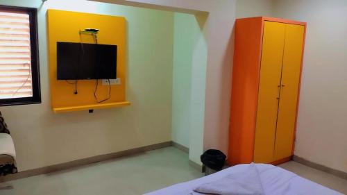 Surathkal Hotel | SHREE KRISHNA PALACE