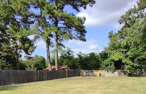 Shreveport House | Shreveport Cali- King Bdrm, Spacious, Quiet, Comfort away from Home.