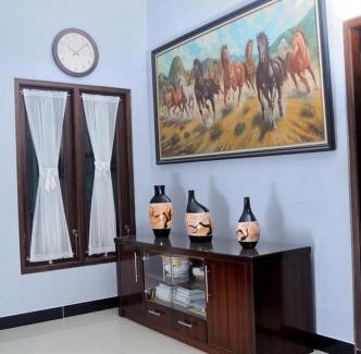 Baturetno House | Shrine Guest House