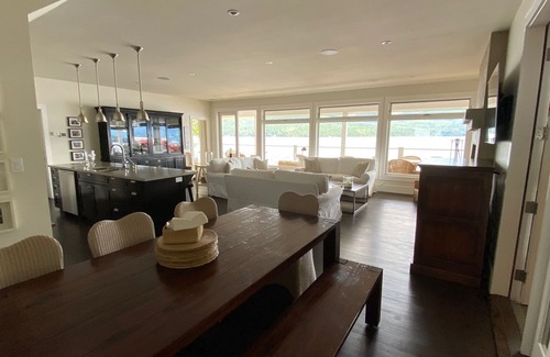 Anglemont House | Shuswap Lake House Melo Beach