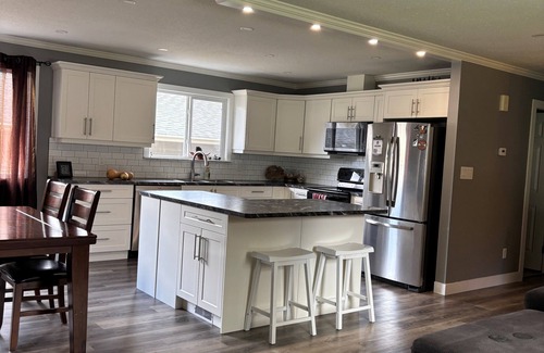 Canoe House | Shuswap SerenitynShuswap Lake, Canoe B.C.