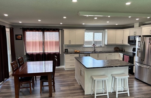 Canoe House | Shuswap SerenitynShuswap Lake, Canoe B.C.