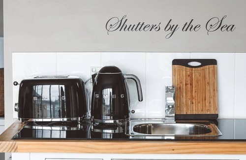 Kiama Apartment | Shutters by the Sea B&B Waterfront Retreat-Sea views-Private-on Coastal Walk