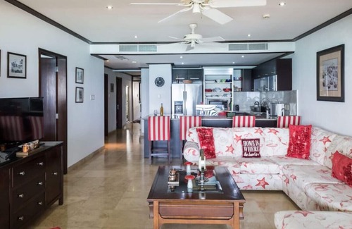 Old Trees Bay Apartment | Shutters · Coral Reef Luxury Beachfront Villa