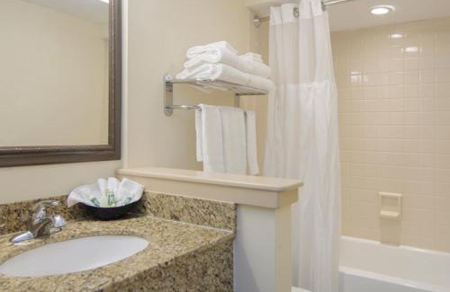 Kill Devil Hills Hotel | Shutters on the Banks