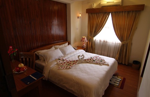 Mayangone Hotel | Shwe Htee Hotel Yangon