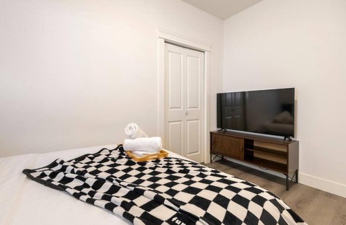 Richmond House | Si & Daniel Home Near YVR Airport & Skytrain Separate Entry Free Parking