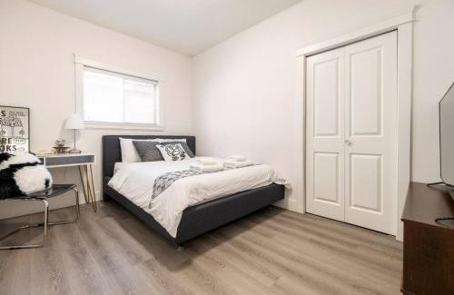 Richmond House | Si & Daniel Home Near YVR Airport & Skytrain Separate Entry Free Parking
