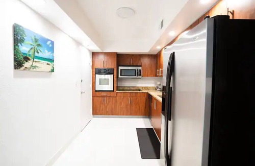 Hollywood South Central Beach Apartment | SIAN private apartment