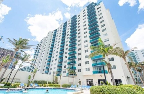 Hollywood South Central Beach Apartment | SIAN private apartment