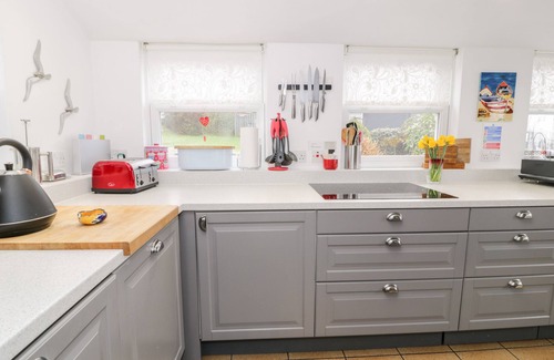Harlech Cottage | SIBRWD Y MOR, pet friendly, character holiday cottage in Harlech