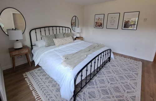 Sicamous Apartment | Sicamous Upper Suite - Licensedn