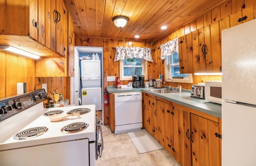 Otis Cabin | Side by Side Cabins on Lake with Private Beach near Acadia National Parknn