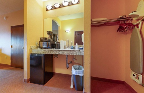 Wisconsin Dells Condo | Side-by-side condos with in-room Jacuzzi, two fireplaces, & full kitchen
