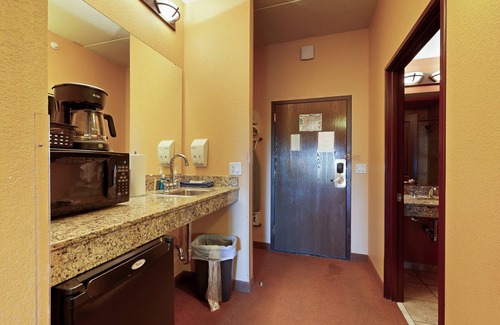 Wisconsin Dells Condo | Side-by-side condos with in-room Jacuzzi, two fireplaces, & full kitchen