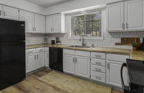 Forest Hills Condo | Side by side duplex w/ private driveway, yard and easy access to everything