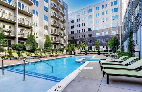 Downtown Louisville Apartment | Side-by-side King Bed Suites!