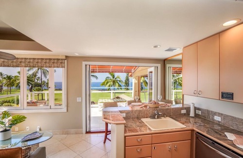 Kailua-Kona Condo | Side by side penthouse suites with Central Air and unencumbered Ocean Views
