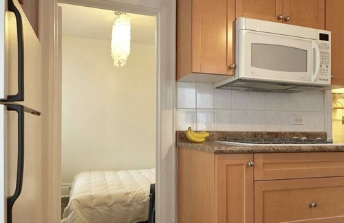 Leslieville House | Side Street Oasis: 2bdrm+Den Open Concept