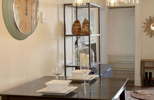 Leslieville House | Side Street Oasis: 2bdrm+Den Open Concept