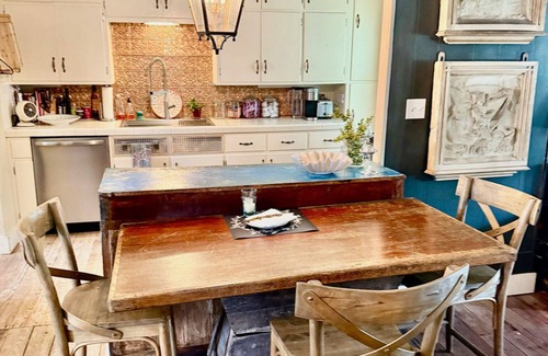 Fayetteville Cottage | Sideways Cottage, 3 br, firepit & cowboy pool 7 miles from Round Top